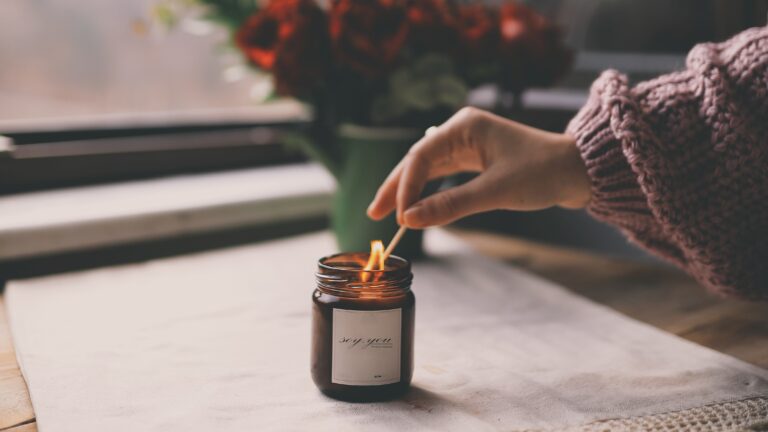 Rozpoczynamy Magiczną Podróż w Świecie Świec Sojowych i Aromaterapii!