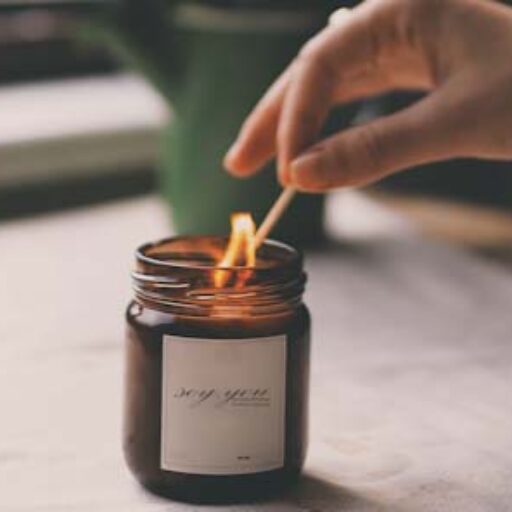 Unikaj Tunelowania Świecy: Proste Sposoby na Piękne Palenie